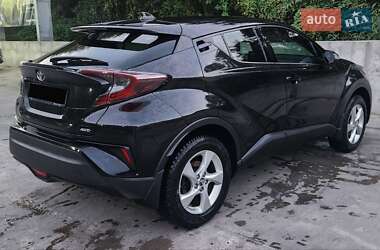 Позашляховик / Кросовер Toyota C-HR 2016 в  фото 6 Позашляховик / Кросовер Toyota C-HR 2016 в