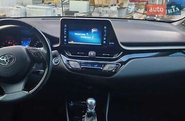 Позашляховик / Кросовер Toyota C-HR 2016 в  фото 14 Позашляховик / Кросовер Toyota C-HR 2016 в