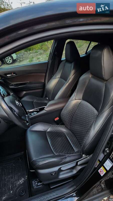 Внедорожник / Кроссовер Toyota C-HR 2016 в Киеве фото 3 Внедорожник / Кроссовер Toyota C-HR 2016 в Киеве