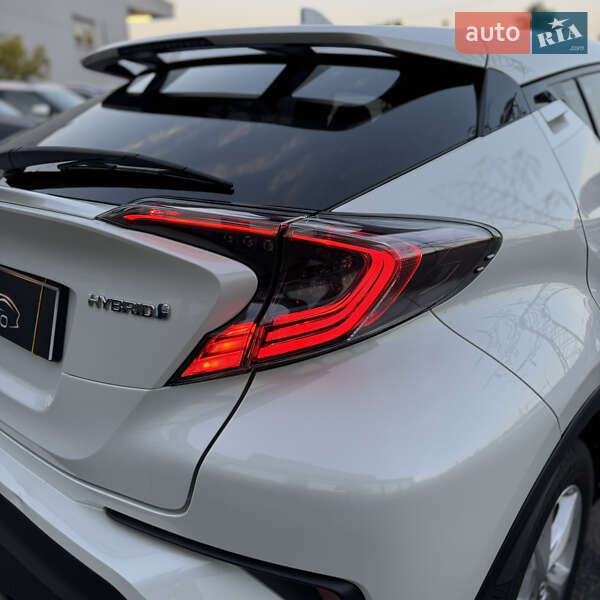 Внедорожник / Кроссовер Toyota C-HR 2018 в Киеве