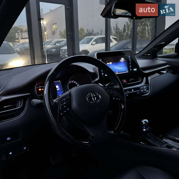 Внедорожник / Кроссовер Toyota C-HR 2018 в Киеве