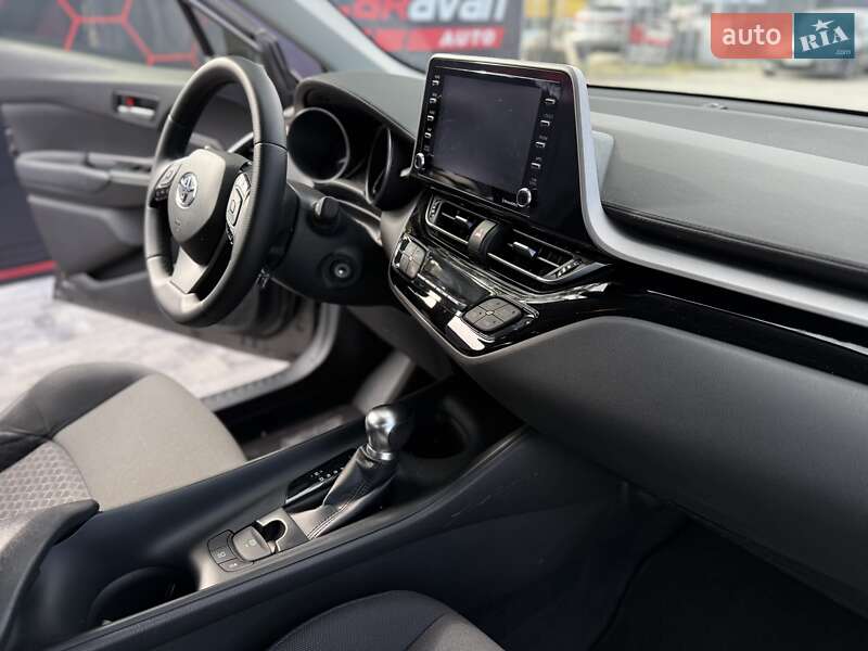 Позашляховик / Кросовер Toyota C-HR 2021 в Дніпрі