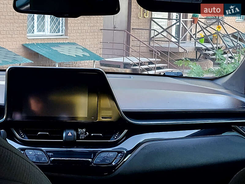 Позашляховик / Кросовер Toyota C-HR 2017 в Сумах