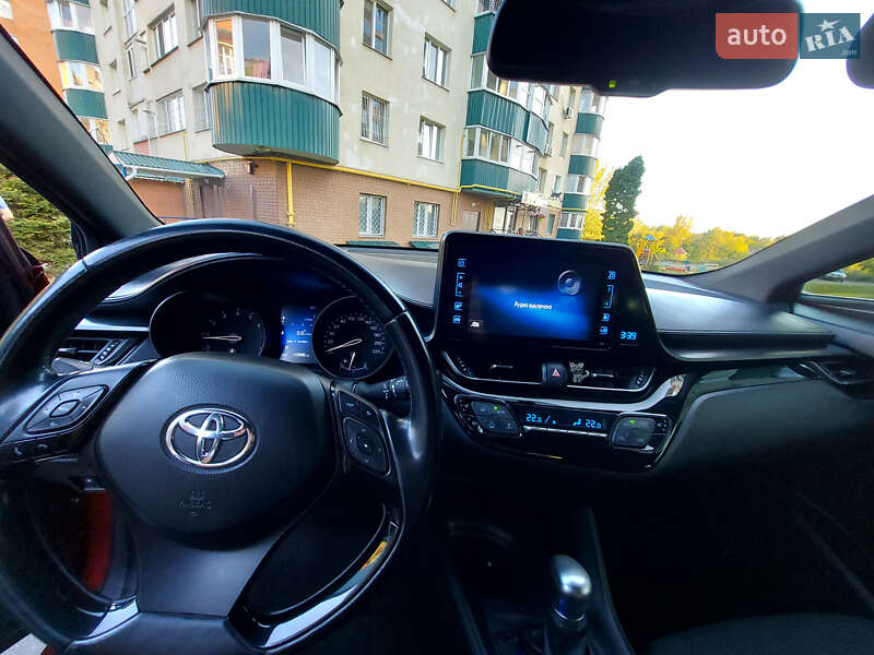 Позашляховик / Кросовер Toyota C-HR 2017 в Сумах