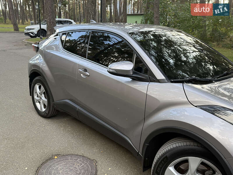 Внедорожник / Кроссовер Toyota C-HR 2018 в Чернигове