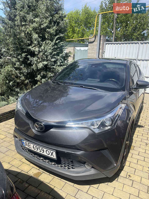 Позашляховик / Кросовер Toyota C-HR 2017 в Дніпрі