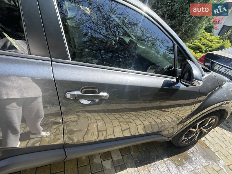 Позашляховик / Кросовер Toyota C-HR 2017 в Дніпрі