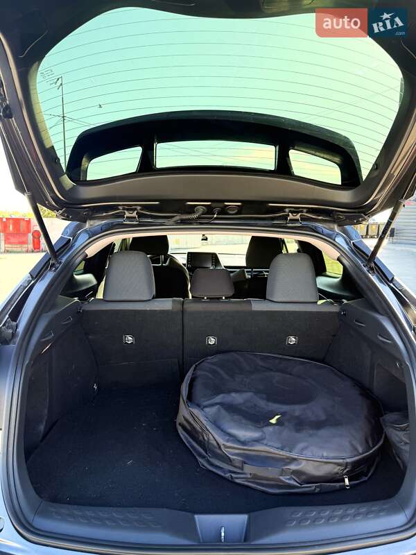 Позашляховик / Кросовер Toyota C-HR 2019 в Києві фото 8 Позашляховик / Кросовер Toyota C-HR 2019 в Києві