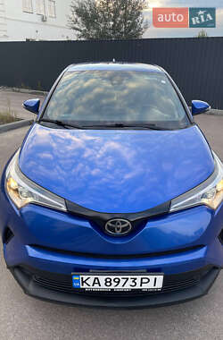 Внедорожник / Кроссовер Toyota C-HR 2017 в 
