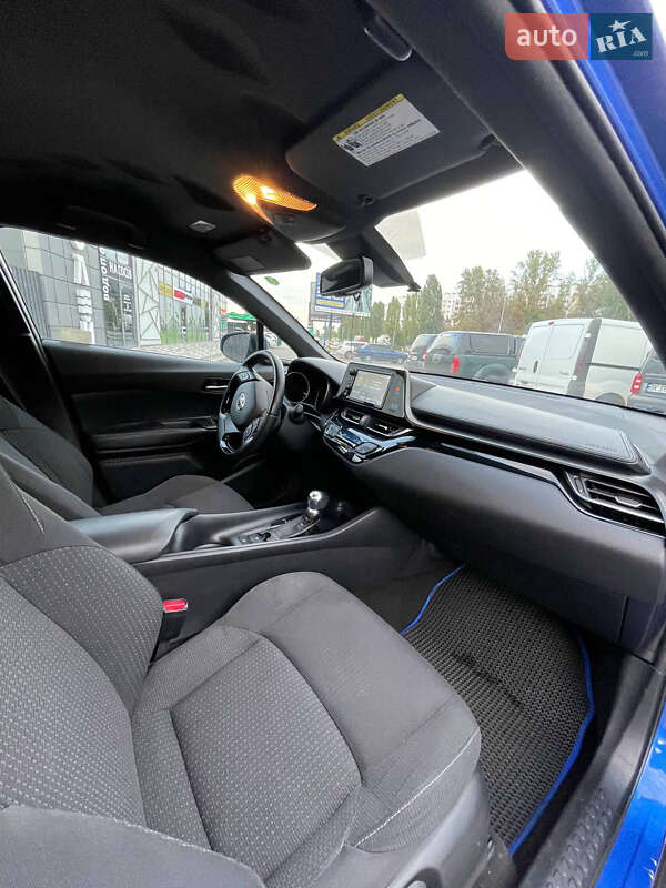 Позашляховик / Кросовер Toyota C-HR 2017 в Софіївській Борщагівці