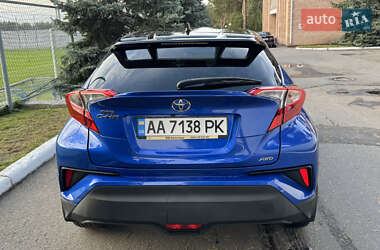 Внедорожник / Кроссовер Toyota C-HR 2016 в 