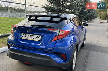 Внедорожник / Кроссовер Toyota C-HR 2016 в 