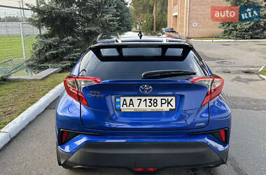 Внедорожник / Кроссовер Toyota C-HR 2016 в 