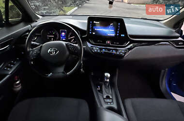 Внедорожник / Кроссовер Toyota C-HR 2016 в 