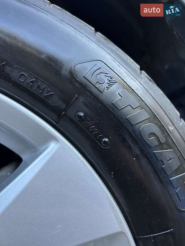 Внедорожник / Кроссовер Toyota C-HR 2017 в Киеве фото 6 Внедорожник / Кроссовер Toyota C-HR 2017 в Киеве