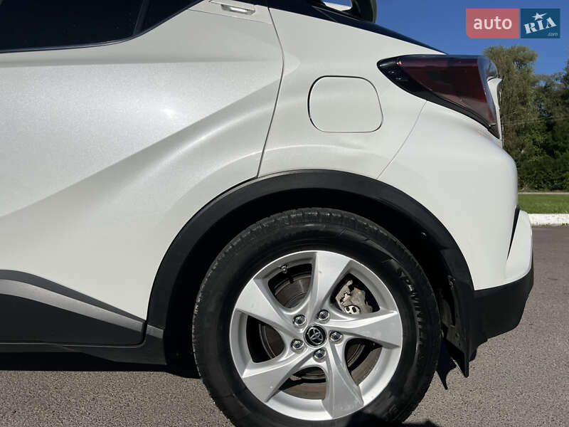 Внедорожник / Кроссовер Toyota C-HR 2018 в Львове