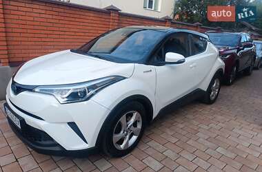 Внедорожник / Кроссовер Toyota C-HR 2018 в 