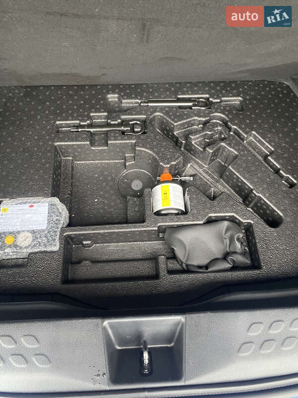 Внедорожник / Кроссовер Toyota C-HR 2019 в Киеве