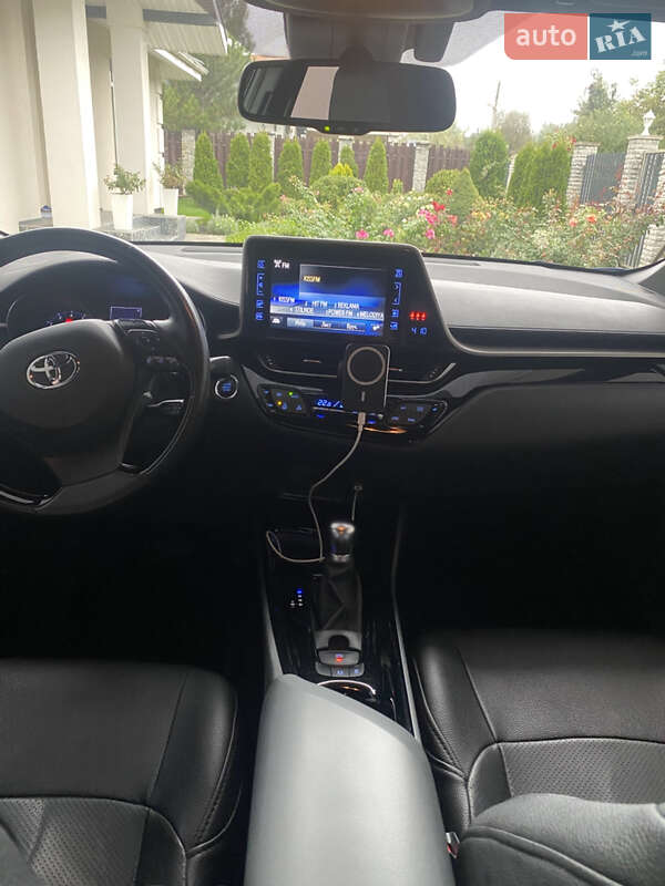 Внедорожник / Кроссовер Toyota C-HR 2019 в Киеве