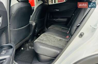 Внедорожник / Кроссовер Toyota C-HR 2021 в 