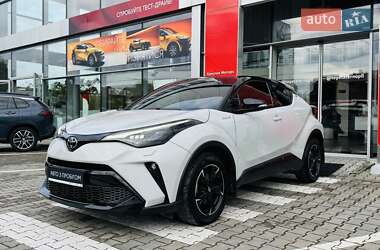 Внедорожник / Кроссовер Toyota C-HR 2021 в 