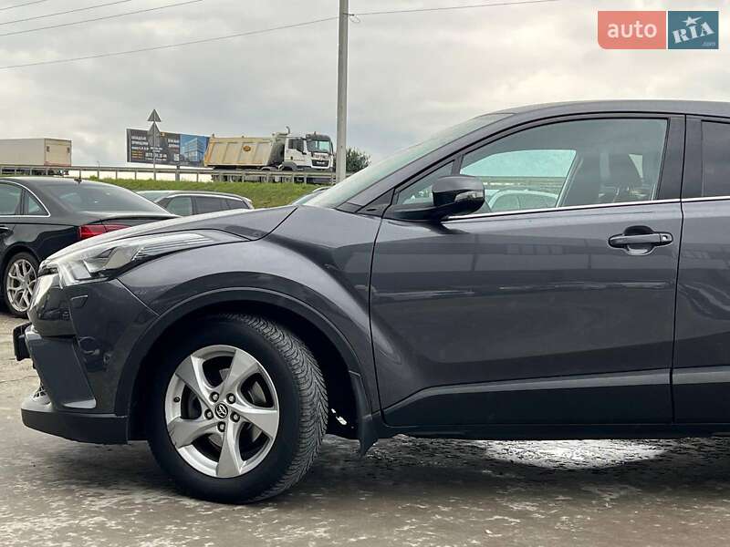 Внедорожник / Кроссовер Toyota C-HR 2017 в Львове