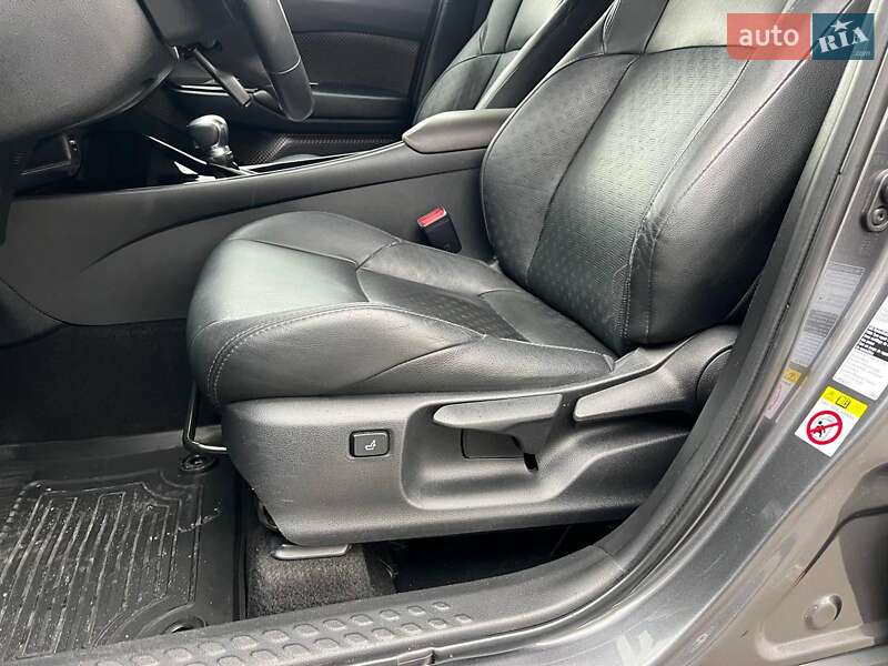 Внедорожник / Кроссовер Toyota C-HR 2017 в Львове