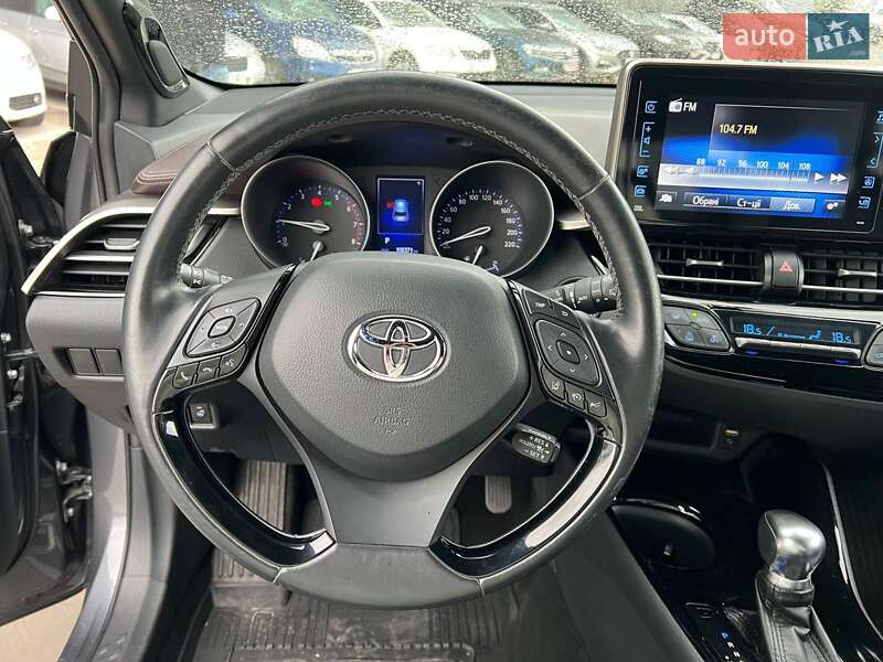 Внедорожник / Кроссовер Toyota C-HR 2017 в Львове