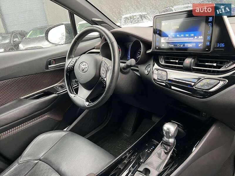 Внедорожник / Кроссовер Toyota C-HR 2017 в Львове