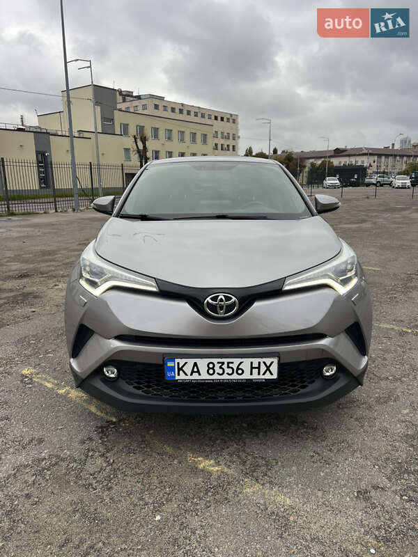 Внедорожник / Кроссовер Toyota C-HR 2017 в Киеве фото 12 Внедорожник / Кроссовер Toyota C-HR 2017 в Киеве