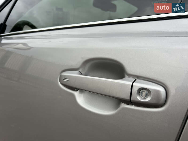 Внедорожник / Кроссовер Toyota C-HR 2017 в Киеве фото 14 Внедорожник / Кроссовер Toyota C-HR 2017 в Киеве