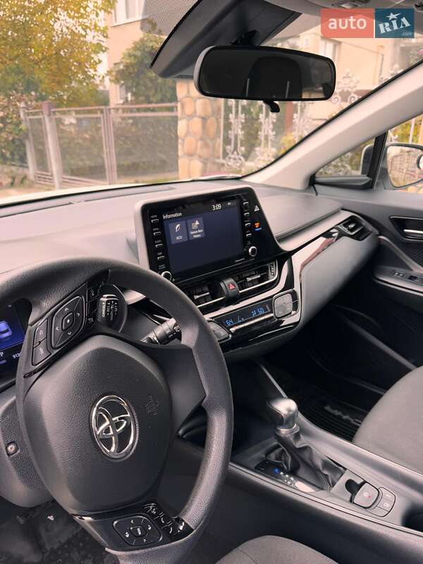 Позашляховик / Кросовер Toyota C-HR 2019 в Івано-Франківську