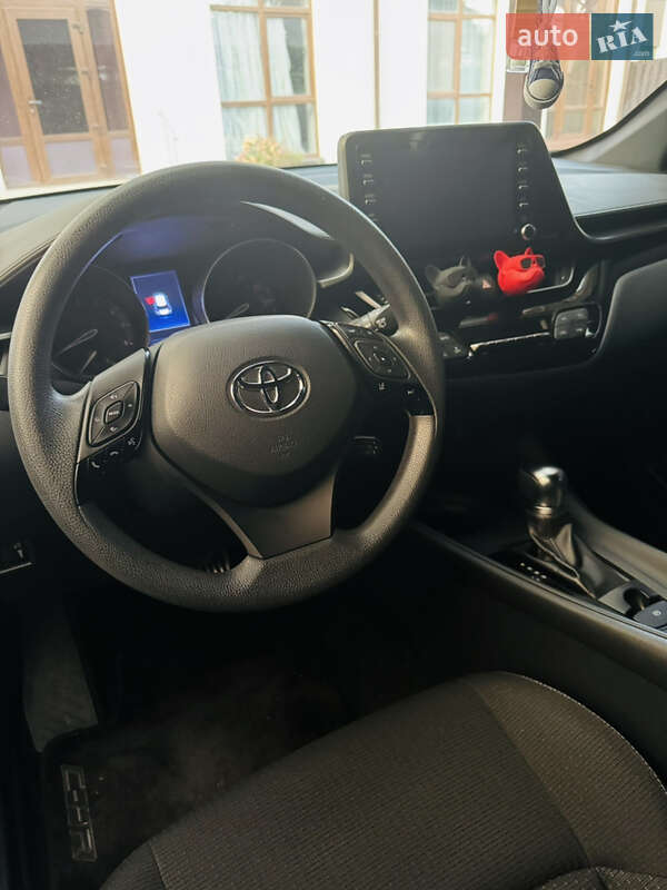Позашляховик / Кросовер Toyota C-HR 2018 в Києві