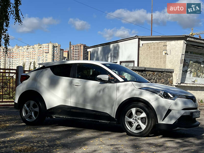Внедорожник / Кроссовер Toyota C-HR 2018 в Киеве