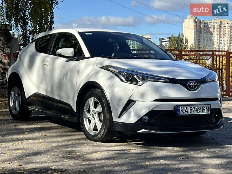 Внедорожник / Кроссовер Toyota C-HR 2018 в Киеве