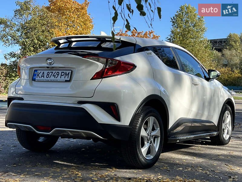 Внедорожник / Кроссовер Toyota C-HR 2018 в Киеве