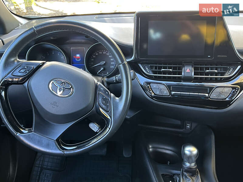 Внедорожник / Кроссовер Toyota C-HR 2018 в Киеве