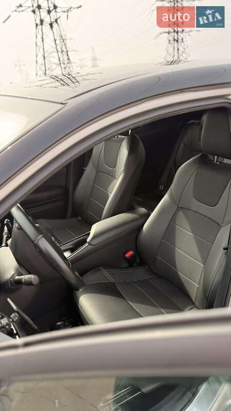 Позашляховик / Кросовер Toyota C-HR 2018 в Дніпрі