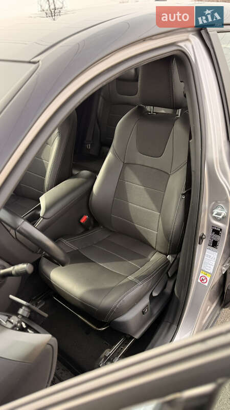 Позашляховик / Кросовер Toyota C-HR 2018 в Дніпрі