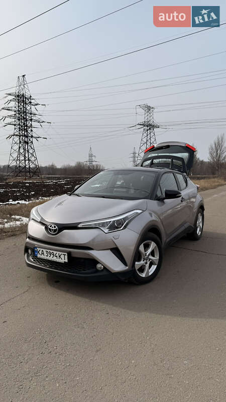 Позашляховик / Кросовер Toyota C-HR 2018 в Дніпрі