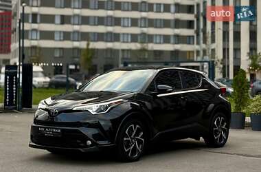 Внедорожник / Кроссовер Toyota C-HR 2017 в 