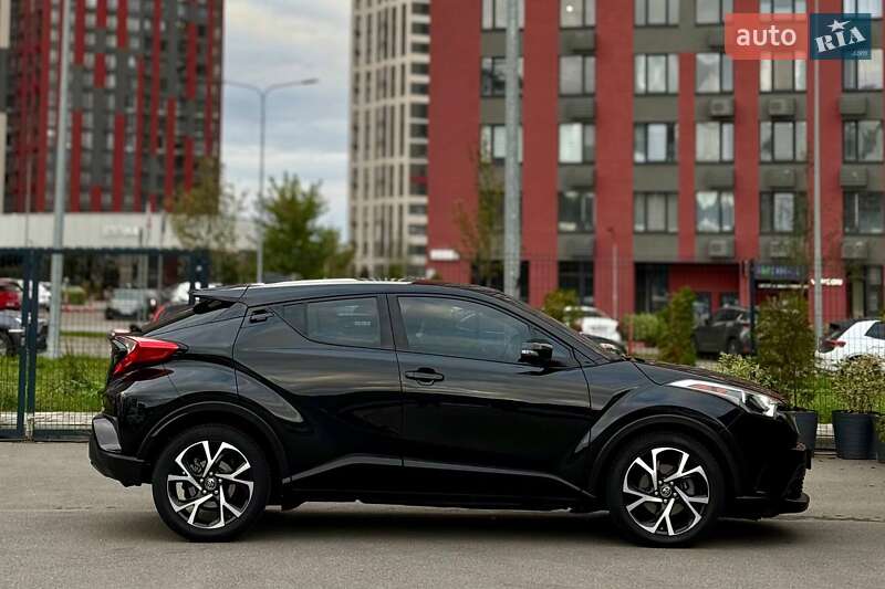 Внедорожник / Кроссовер Toyota C-HR 2017 в Киеве