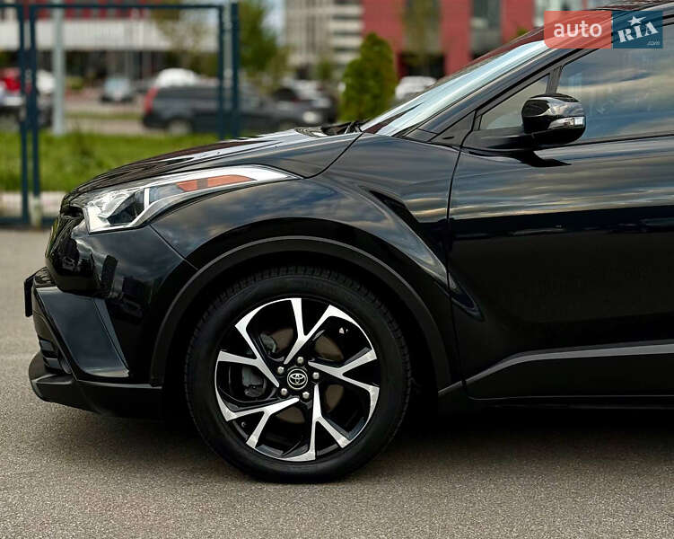 Внедорожник / Кроссовер Toyota C-HR 2017 в Киеве