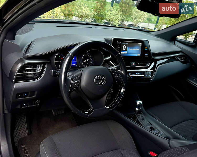 Внедорожник / Кроссовер Toyota C-HR 2017 в Киеве