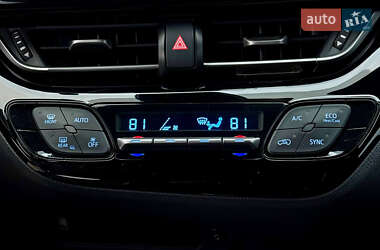 Внедорожник / Кроссовер Toyota C-HR 2017 в 