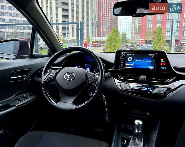 Внедорожник / Кроссовер Toyota C-HR 2017 в Киеве