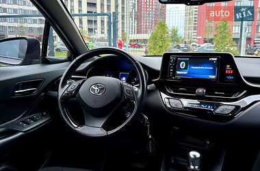 Внедорожник / Кроссовер Toyota C-HR 2017 в 