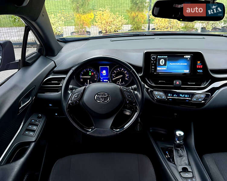 Внедорожник / Кроссовер Toyota C-HR 2017 в Киеве