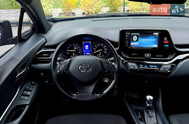 Внедорожник / Кроссовер Toyota C-HR 2017 в 