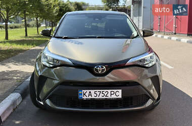 Внедорожник / Кроссовер Toyota C-HR 2021 в 